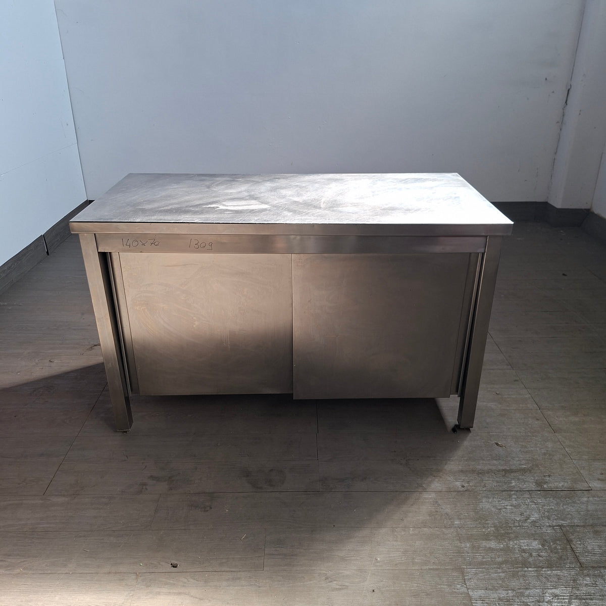 Banco in acciao per ristorante con 2 sportelli L 140 P 70 H 85