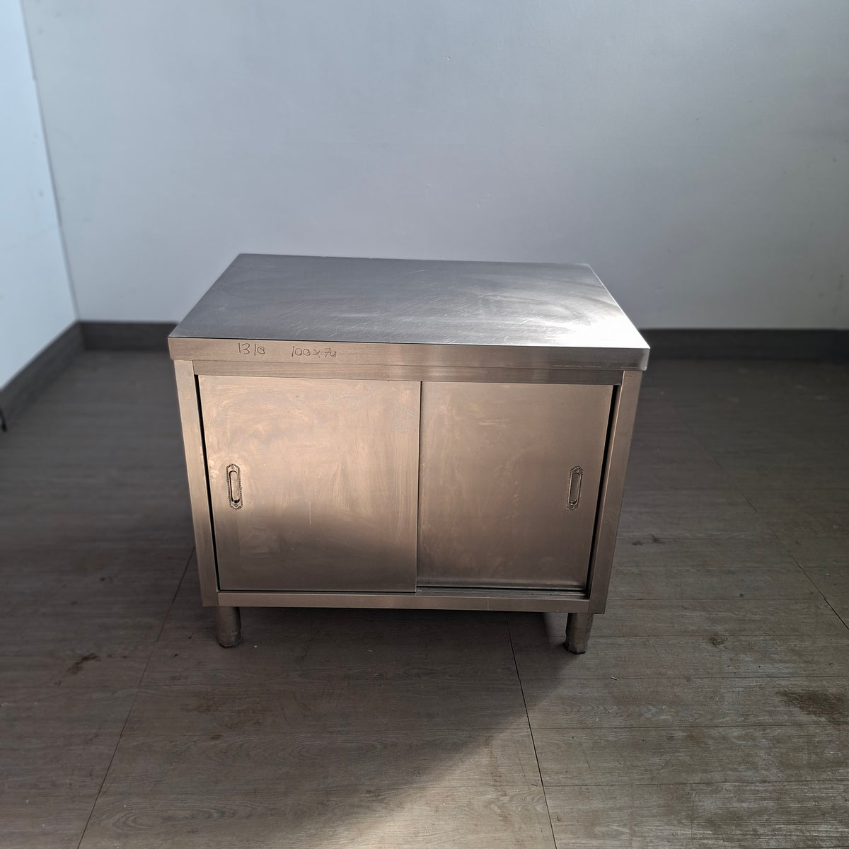 Banco in acciaio per ristorante con 2 sportelli L 100 P 70 H 85