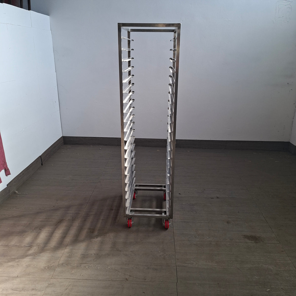 Carrello porta 20 teglie 60x40 per pasticceria,ristorante,bar (no teglie) in acciaio