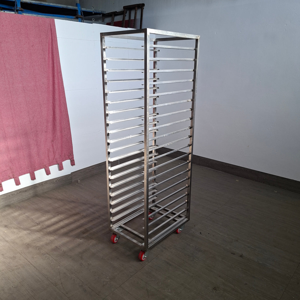 Carrello porta 20 teglie 60x40 per pasticceria,ristorante,bar (no teglie) in acciaio