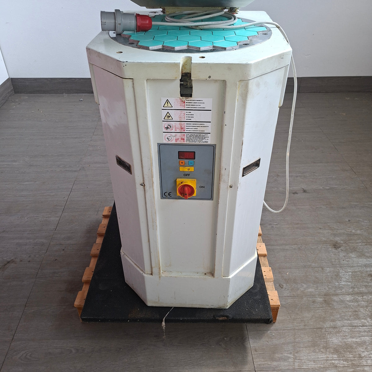 Spezzatrice 37 esagoni per impasti pane e pizza (adatta a ristoranti pizzerie) (380 w)