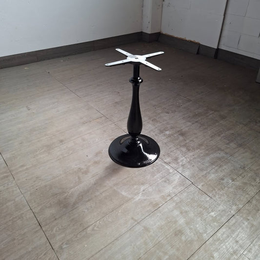 6 piantane per tavoli, colore oro, piano max 80 × 80 cm, altezza 73 cm — usate Attrezzatura da ristorazione usata Sd Service Store
