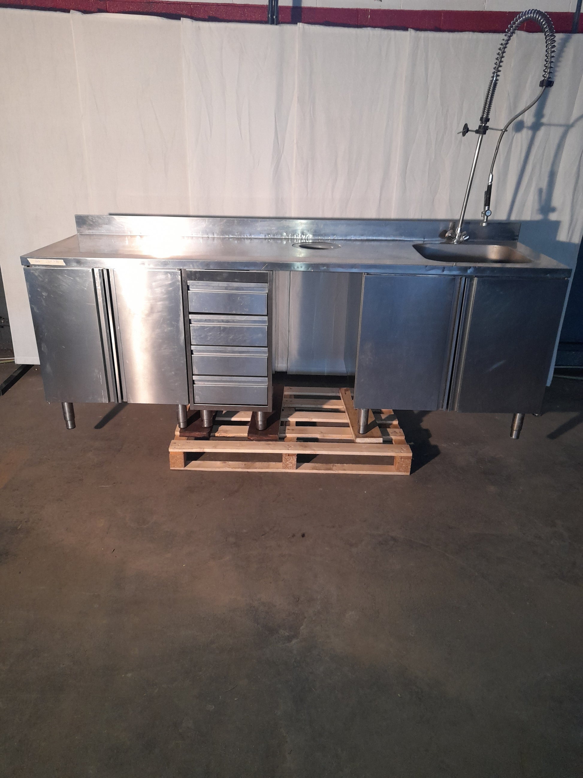 Banco usato in acciaio inox aisi 304 con 4 cassetti 2 sportelli 1 lavandino  (incluso il misc vasca lavandino 50x50x28 ) misure L 240 P 70 Alto 85 Attrezzatura da ristorazione usata Sd Service Store   