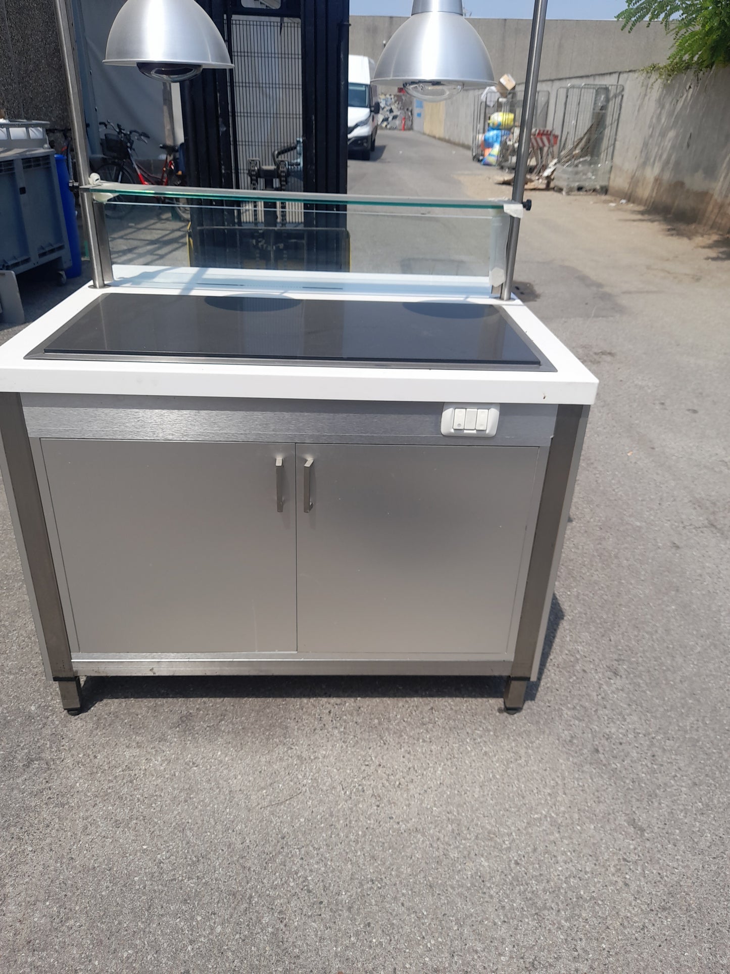 Self service usato (completo di banchi frigoriferi  2 piastre induzione e vetrina frigo per esposizione ) . totalmente modulabile ) Attrezzatura da ristorazione usata Sd Service Store   