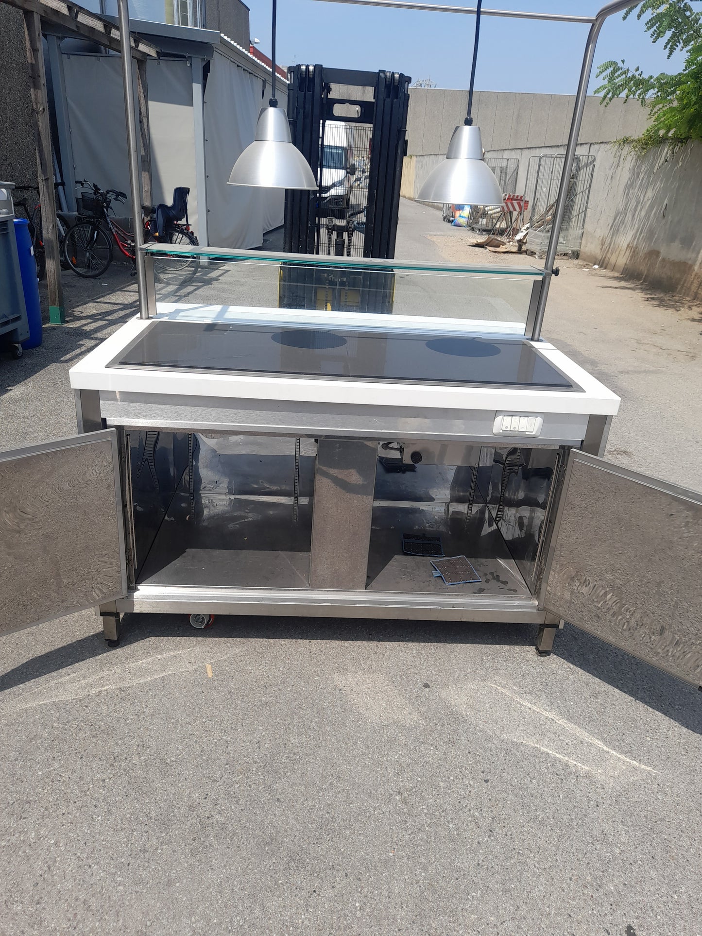 Self service usato (completo di banchi frigoriferi  2 piastre induzione e vetrina frigo per esposizione ) . totalmente modulabile ) Attrezzatura da ristorazione usata Sd Service Store   