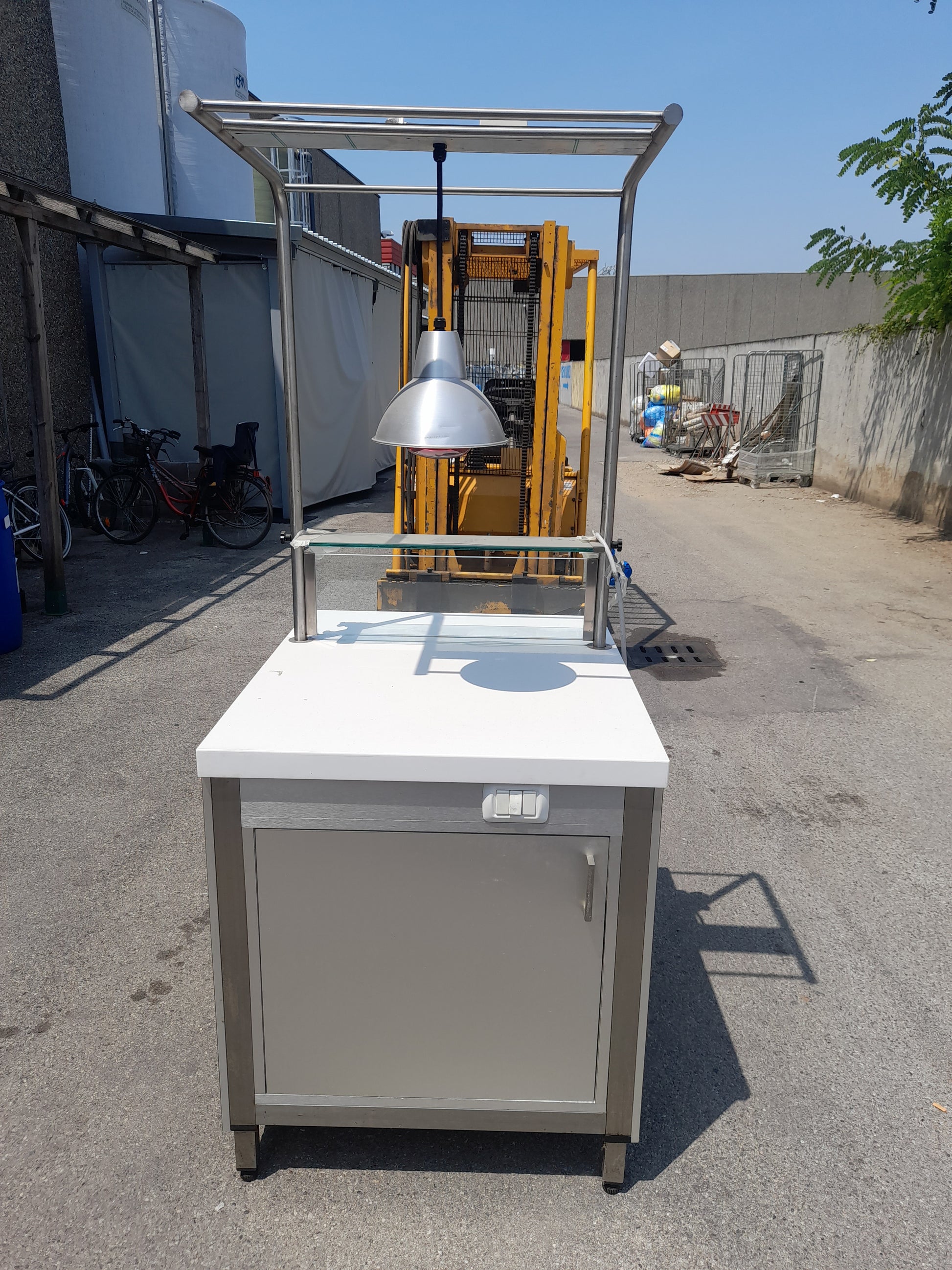 Self service usato (completo di banchi frigoriferi  2 piastre induzione e vetrina frigo per esposizione ) . totalmente modulabile ) Attrezzatura da ristorazione usata Sd Service Store   