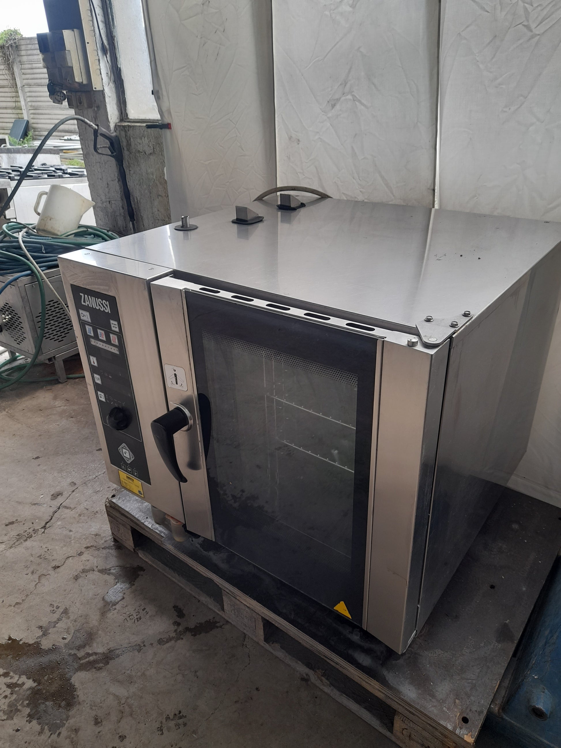 Forno usato Marca Zanussi 6 teglie 530x320 Elettrico ( convenzione e vapore ) in acciaio aisi 304 misure L 77 P 90 Alto 89 Attrezzatura da ristorazione usata Sd Service Store   