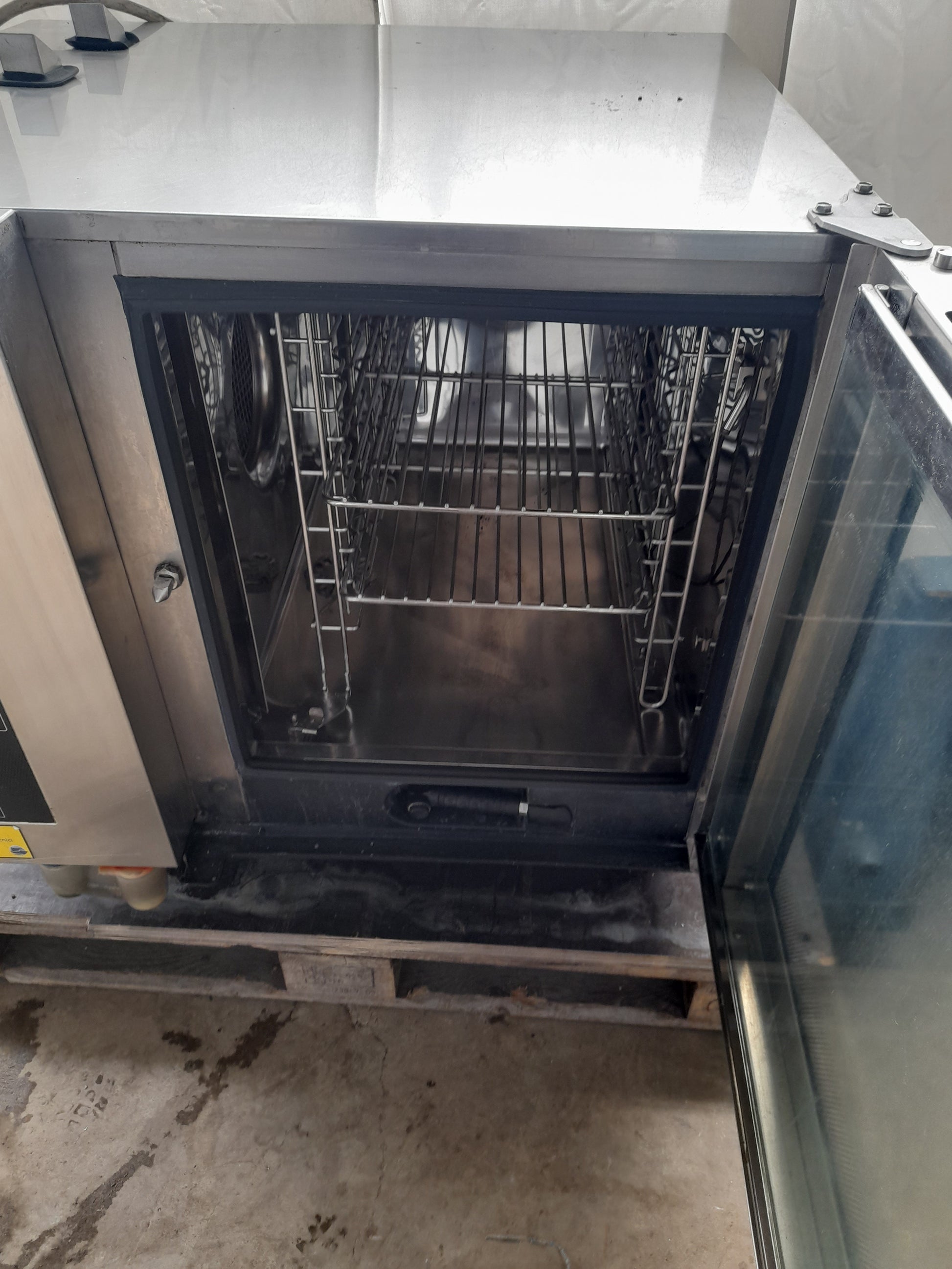 Forno usato Marca Zanussi 6 teglie 530x320 Elettrico ( convenzione e vapore ) in acciaio aisi 304 misure L 77 P 90 Alto 89 Attrezzatura da ristorazione usata Sd Service Store   