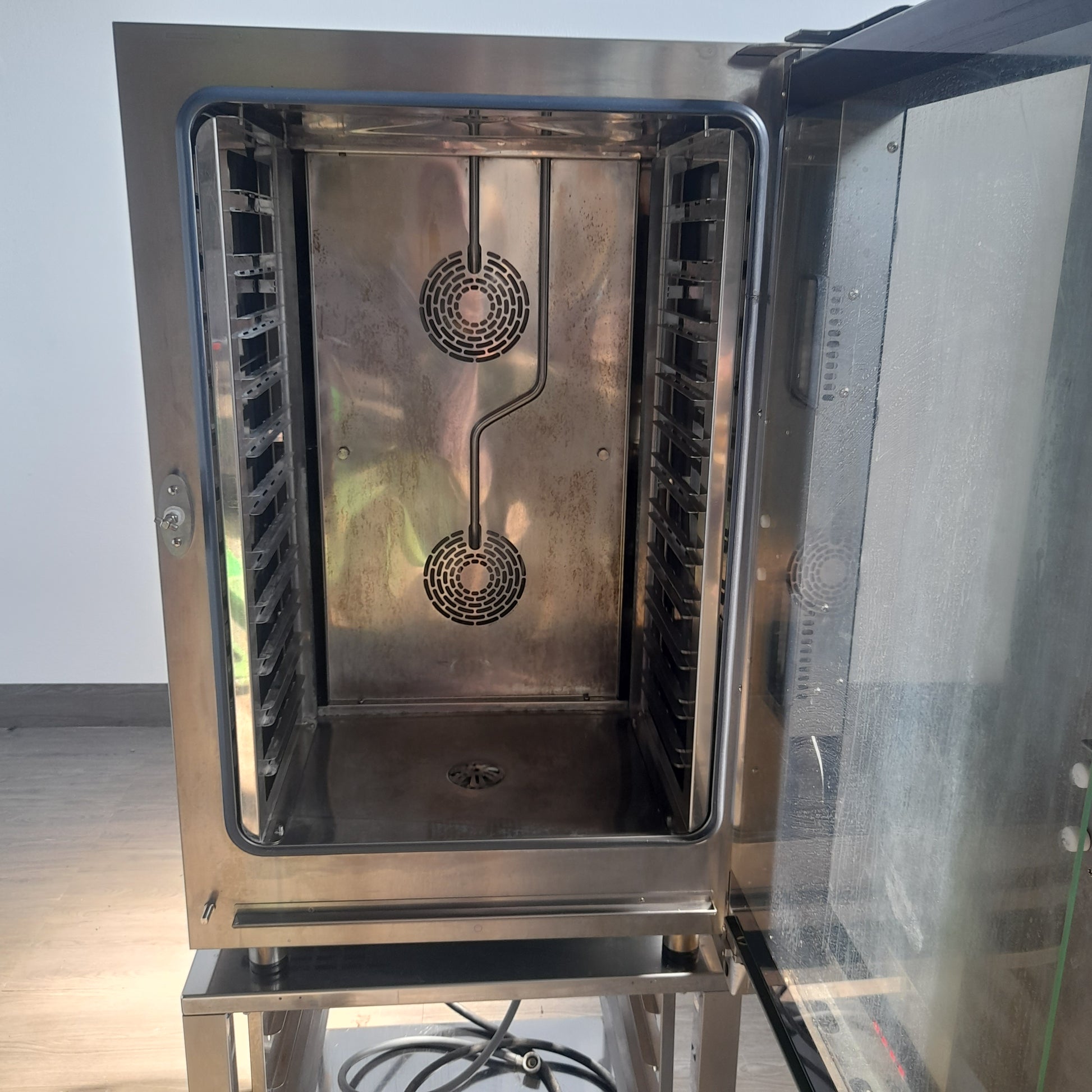 Forno usato Marca EKA 10 teglie 530x320 Elettrico ( convenzione e vapore ) in acciaio aisi 304 misure L 73 P 79 Alto 108 SENZA PIEDISTALLO Attrezzatura da ristorazione usata Sd Service Store   