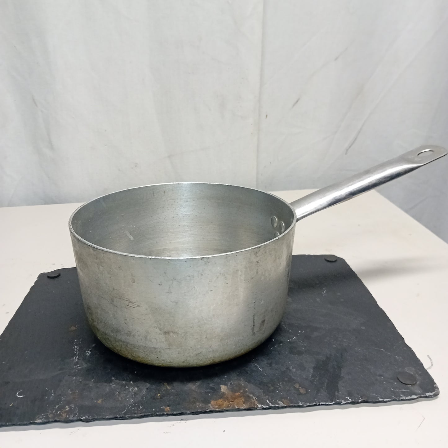 Pentola con manico in alluminio, diametro 20cm, altezza 10cm, usata per ristorazione Attrezzatura da ristorazione usata Sd Service Store