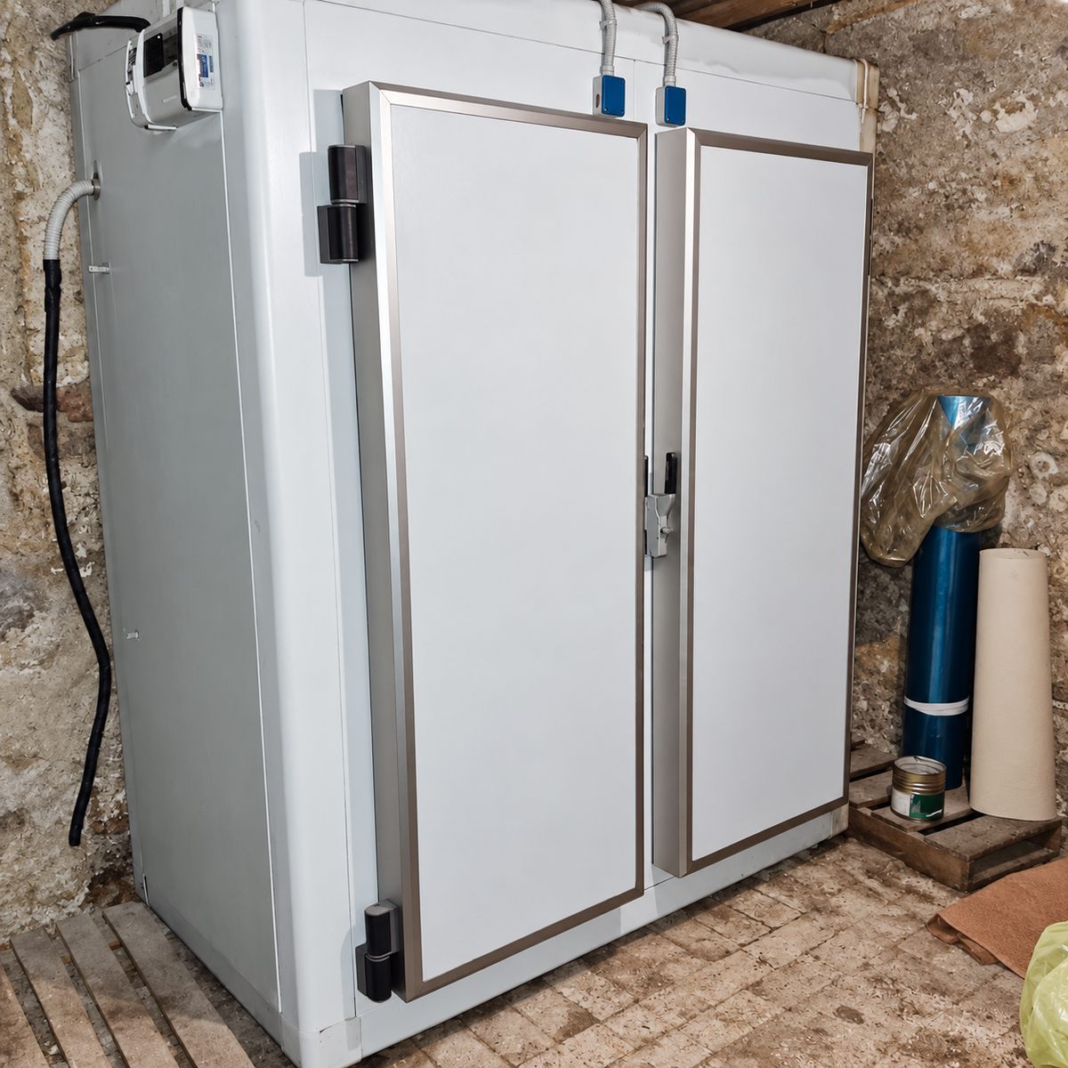 Cella frigorifera negativa a -18 gradi con 2 porte, motore ancora collegato — usata Attrezzatura da ristorazione usata Sd Service Store