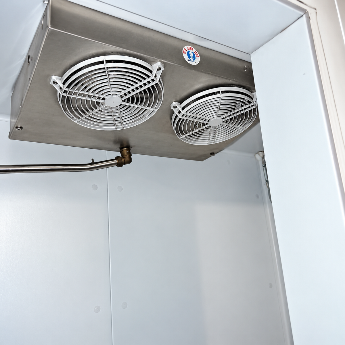 Cella frigorifera negativa a -18 gradi con 2 porte, motore ancora collegato — usata Attrezzatura da ristorazione usata Sd Service Store