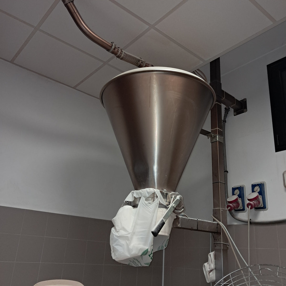 2 silos per farina in acciaio inox AISI 304 — usati per panificio