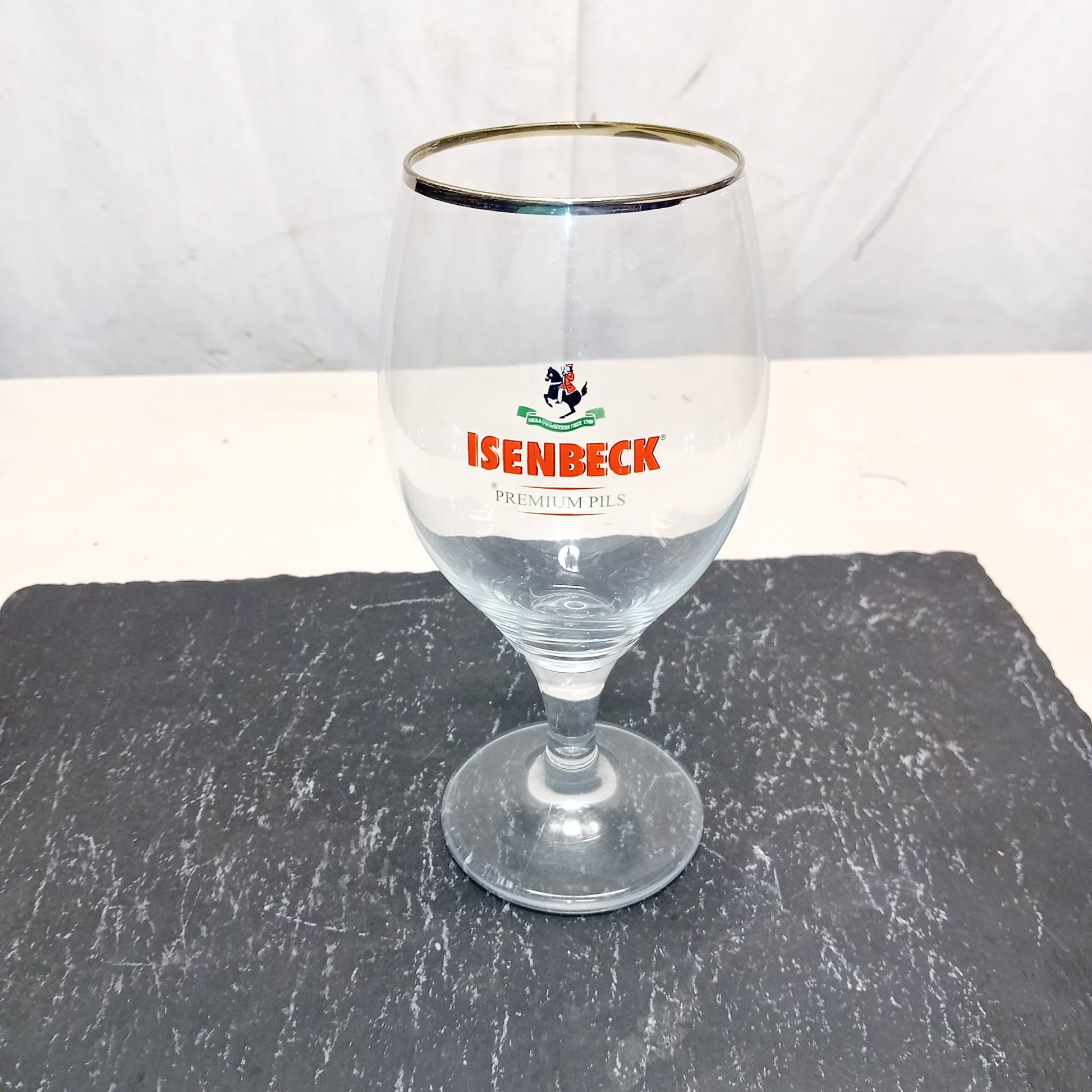 Bicchiere in vetro da 0.4l. marca Isenbeck Premium Pils,usato per la risorazione Attrezzatura da ristorazione usata Sd Service Store