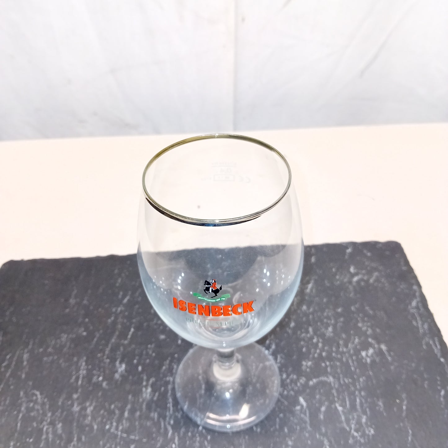 Bicchiere in vetro da 0.4l. marca Isenbeck Premium Pils,usato per la risorazione Attrezzatura da ristorazione usata Sd Service Store