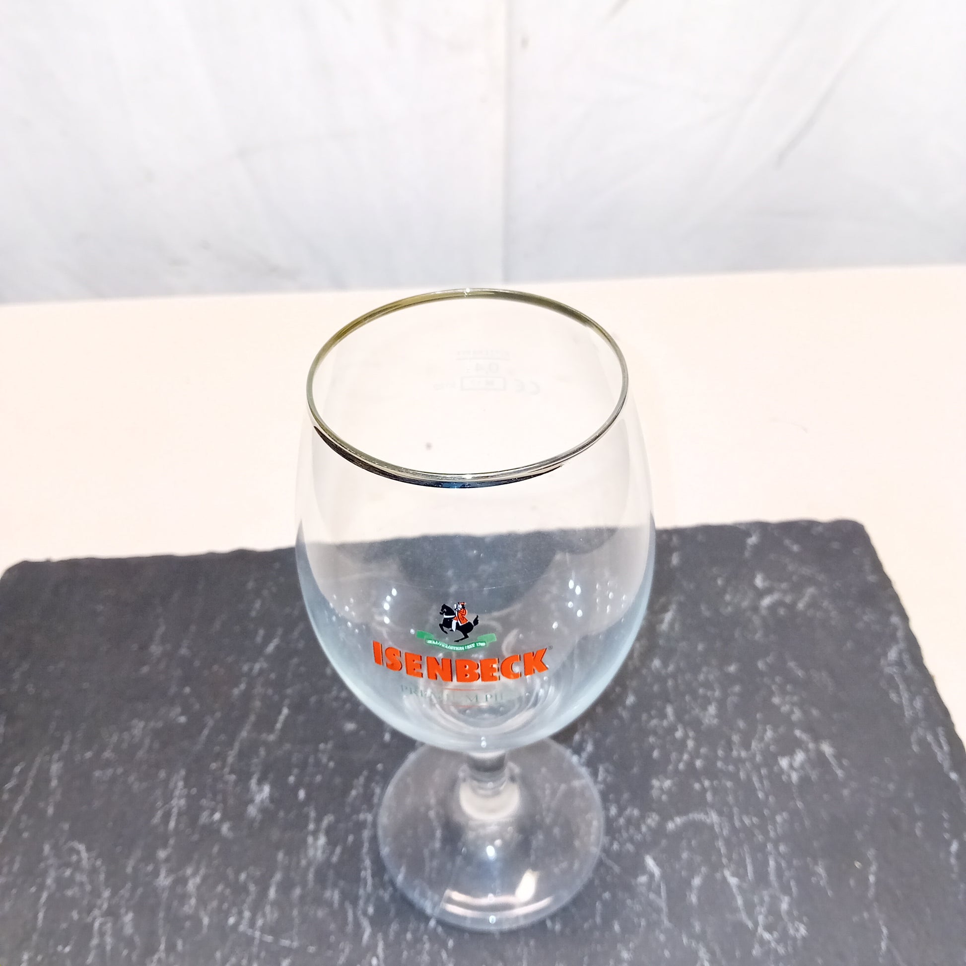 Bicchiere in vetro da 0.4l. marca Isenbeck Premium Pils,usato per la risorazione Attrezzatura da ristorazione usata Sd Service Store