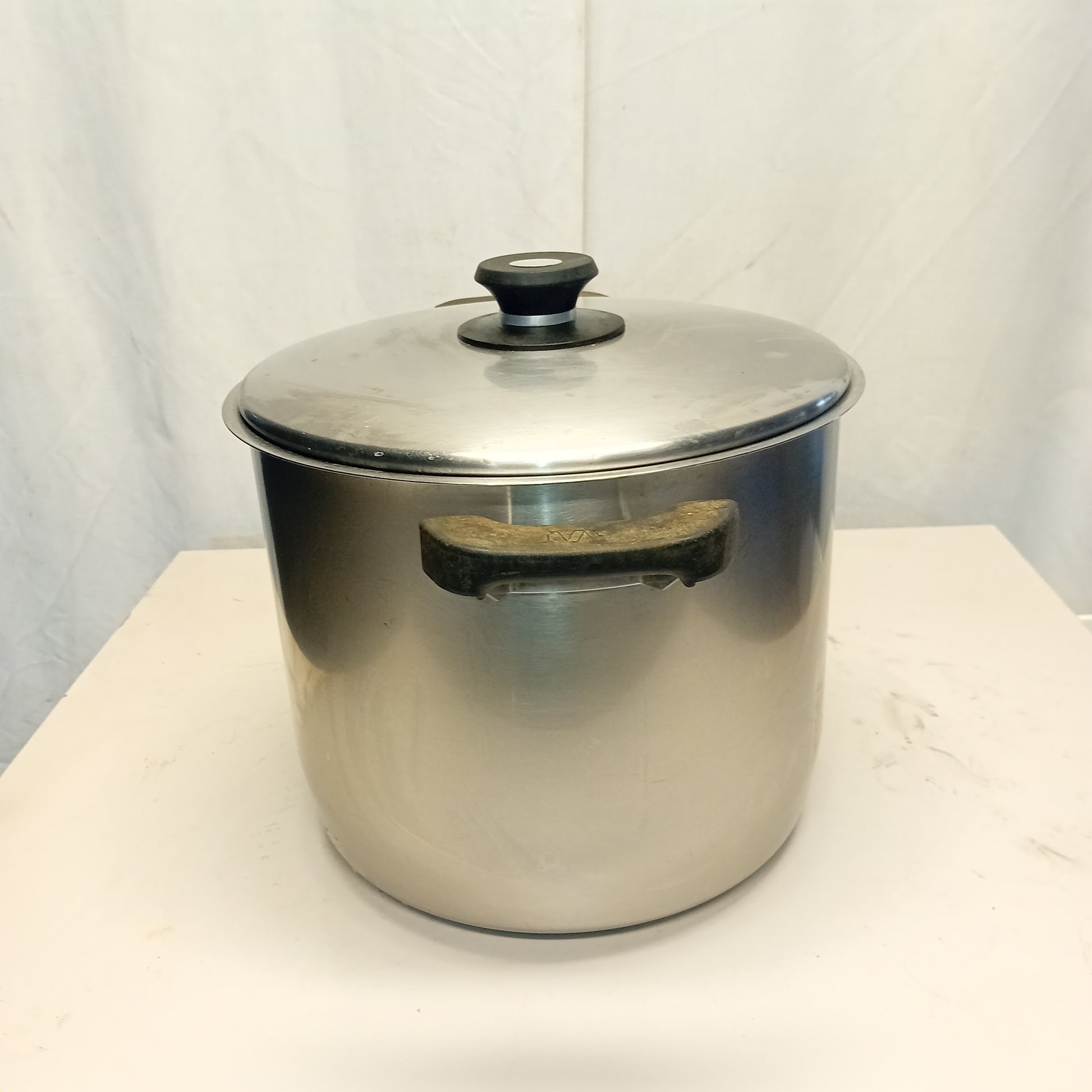 Pentola con coperchio a induzione, acciaio inox 18/12, diametro 30cm, altezza 22cm,usata per la risorazione Attrezzatura da ristorazione usata Sd Service Store