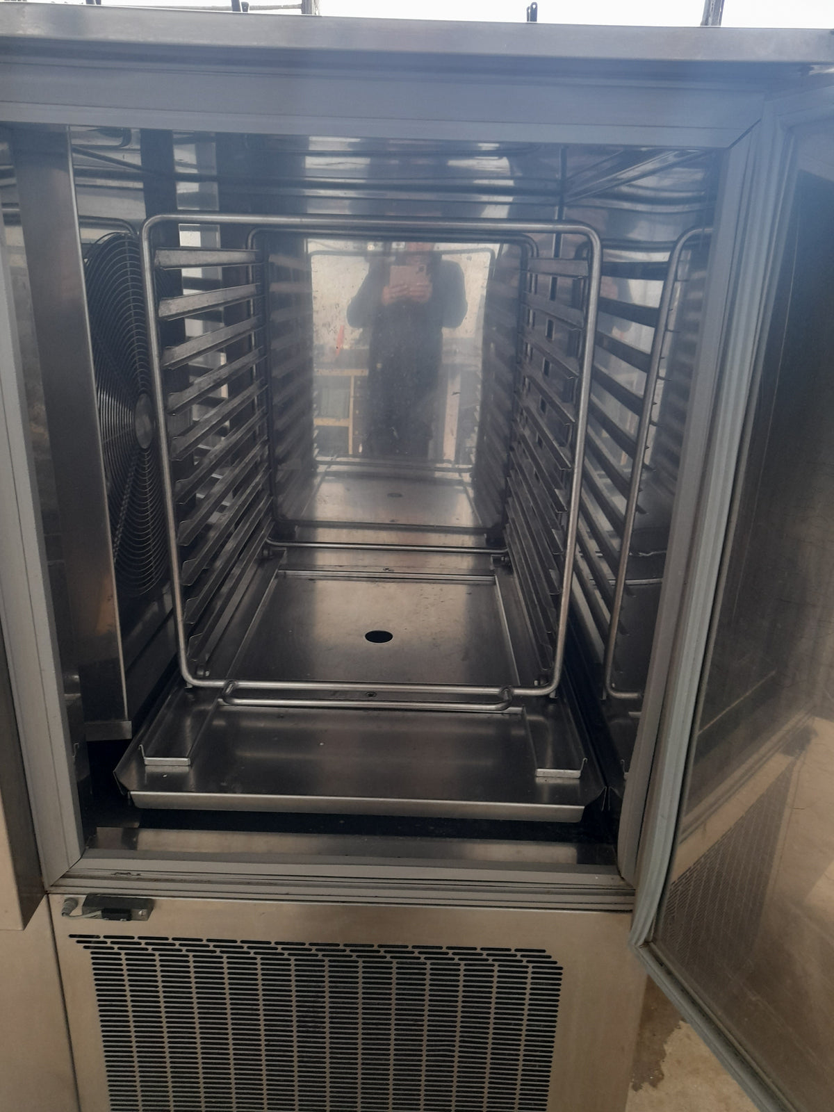 Abbattitore di temperatura 10 GN 2/1 o 20 GN 1/1, fino a −21 °C, 380 V — usato Attrezzatura da ristorazione usata Sd Service Store