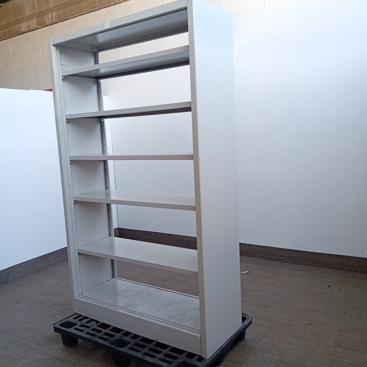 Armadio in ferro con 5 ripiani, L 120 cm, P 45 cm, H 200 cm — usato Attrezzatura da ristorazione usata Sd Service Store