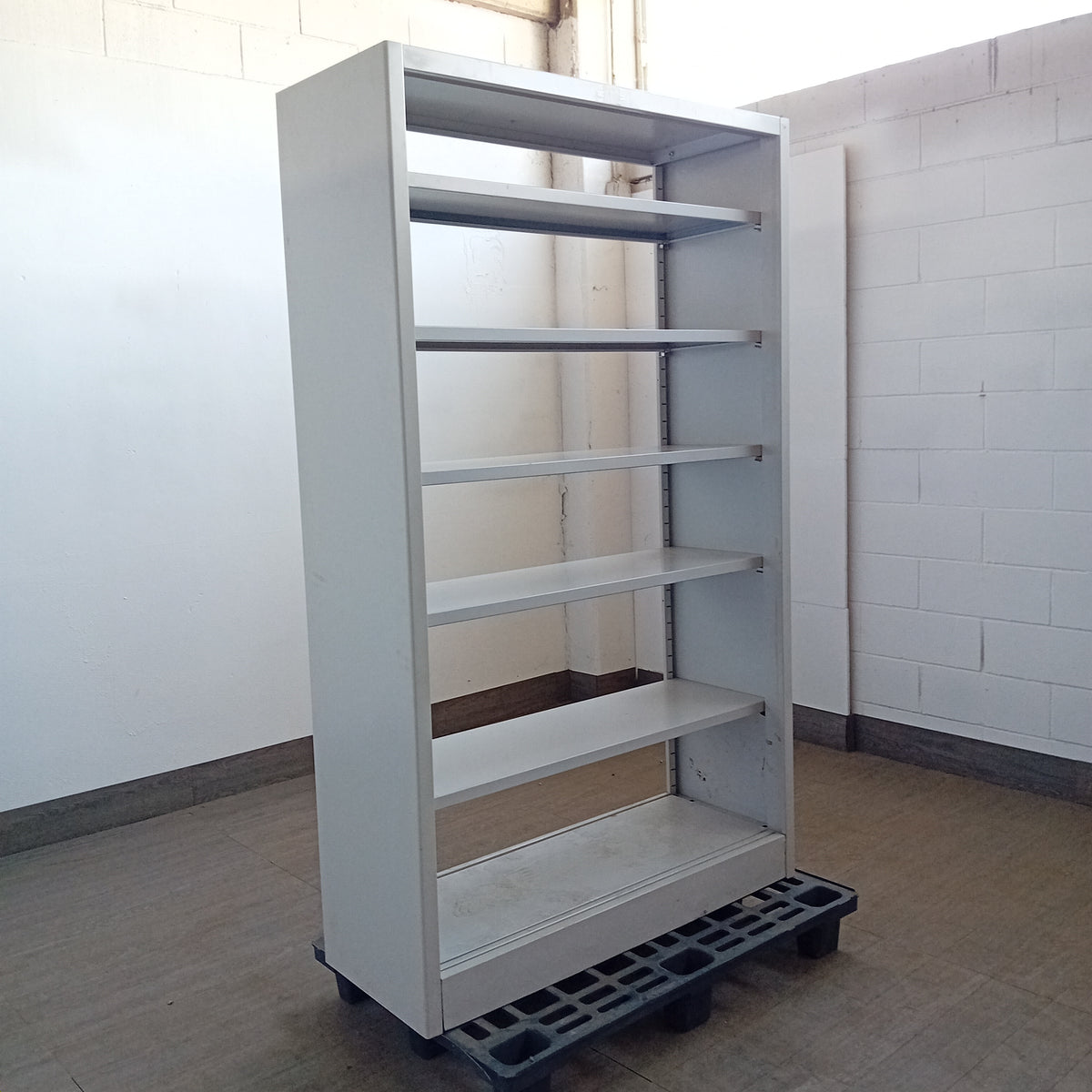 Armadio in ferro con 5 ripiani, L 120 cm, P 45 cm, H 200 cm — usato Attrezzatura da ristorazione usata Sd Service Store