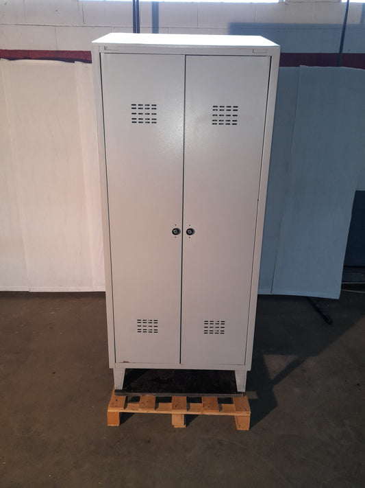 Armadio sporco / pulito con 2 separatori, senza chiave, L 80 cm, P 48 cm, H 193 cm — usato Attrezzatura da ristorazione usata Sd Service Store