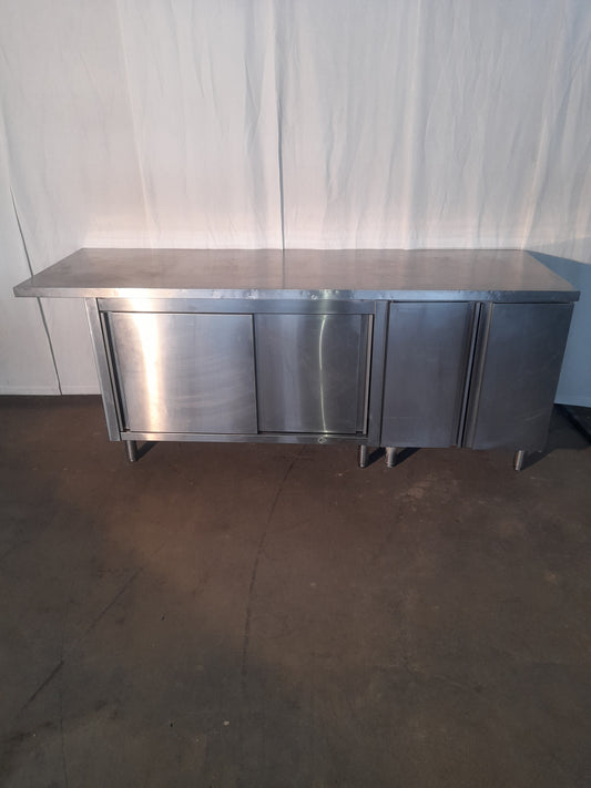 Banco inox AISI 304 con 2 sportelli e 2 porte battenti, L 216 cm, P 70 cm, H 85 cm — usato Attrezzatura da ristorazione usata Sd Service Store