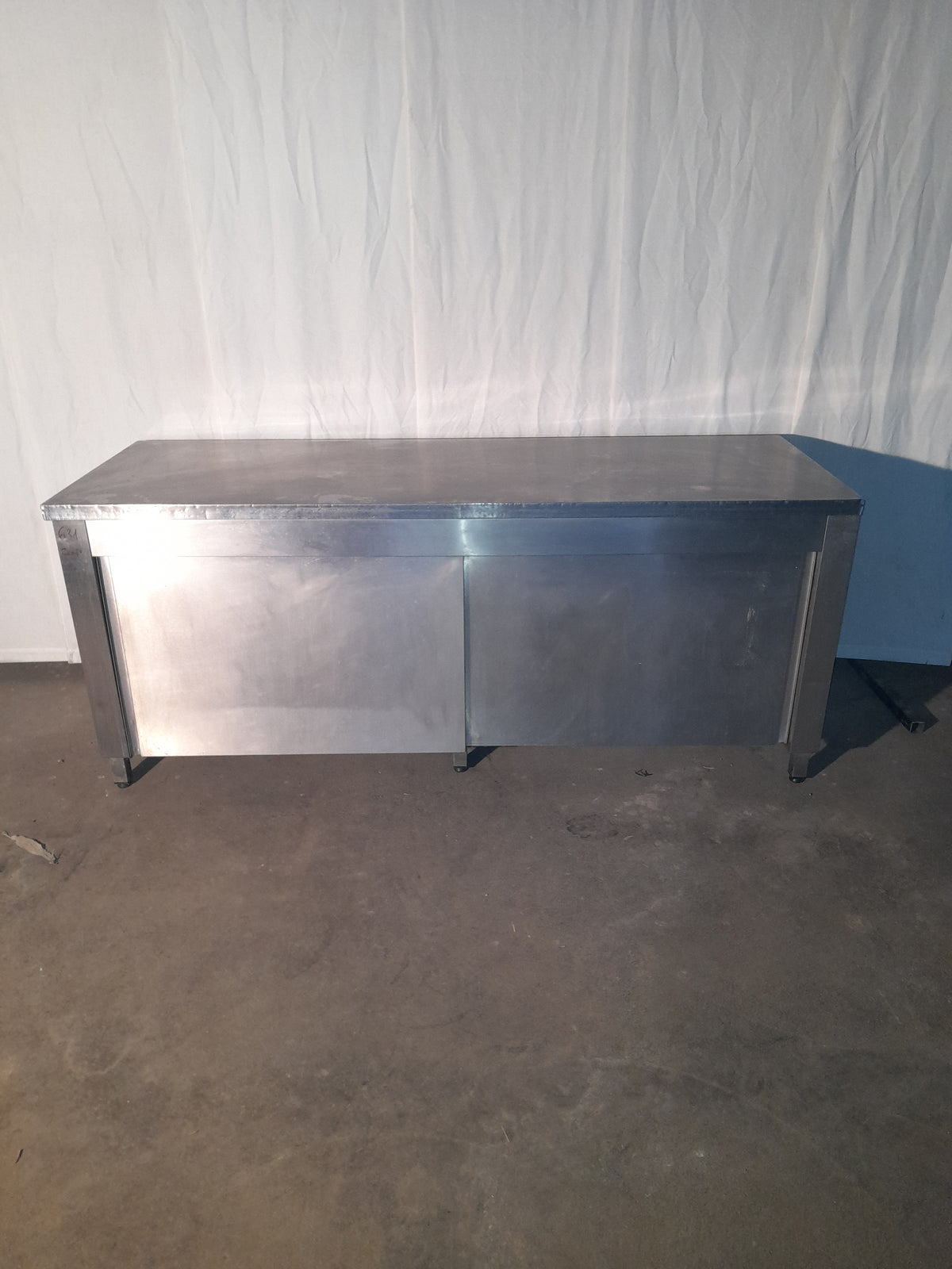 Banco inox AISI 304 con 2 sportelli, L 200 cm, P 70 cm, H 85 cm — usato Attrezzatura da ristorazione usata Sd Service Store
