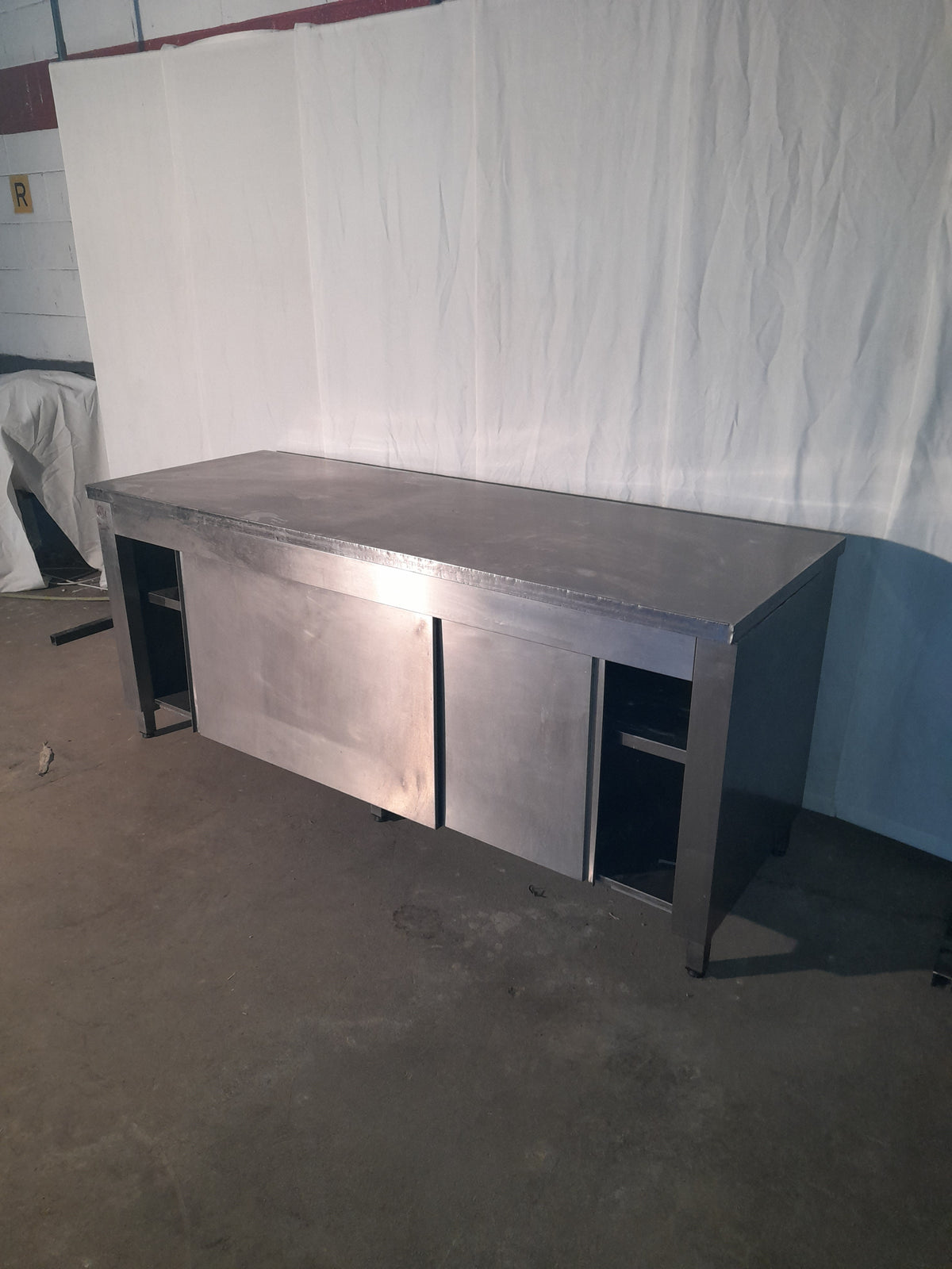 Banco inox AISI 304 con 2 sportelli, L 200 cm, P 70 cm, H 85 cm — usato Attrezzatura da ristorazione usata Sd Service Store