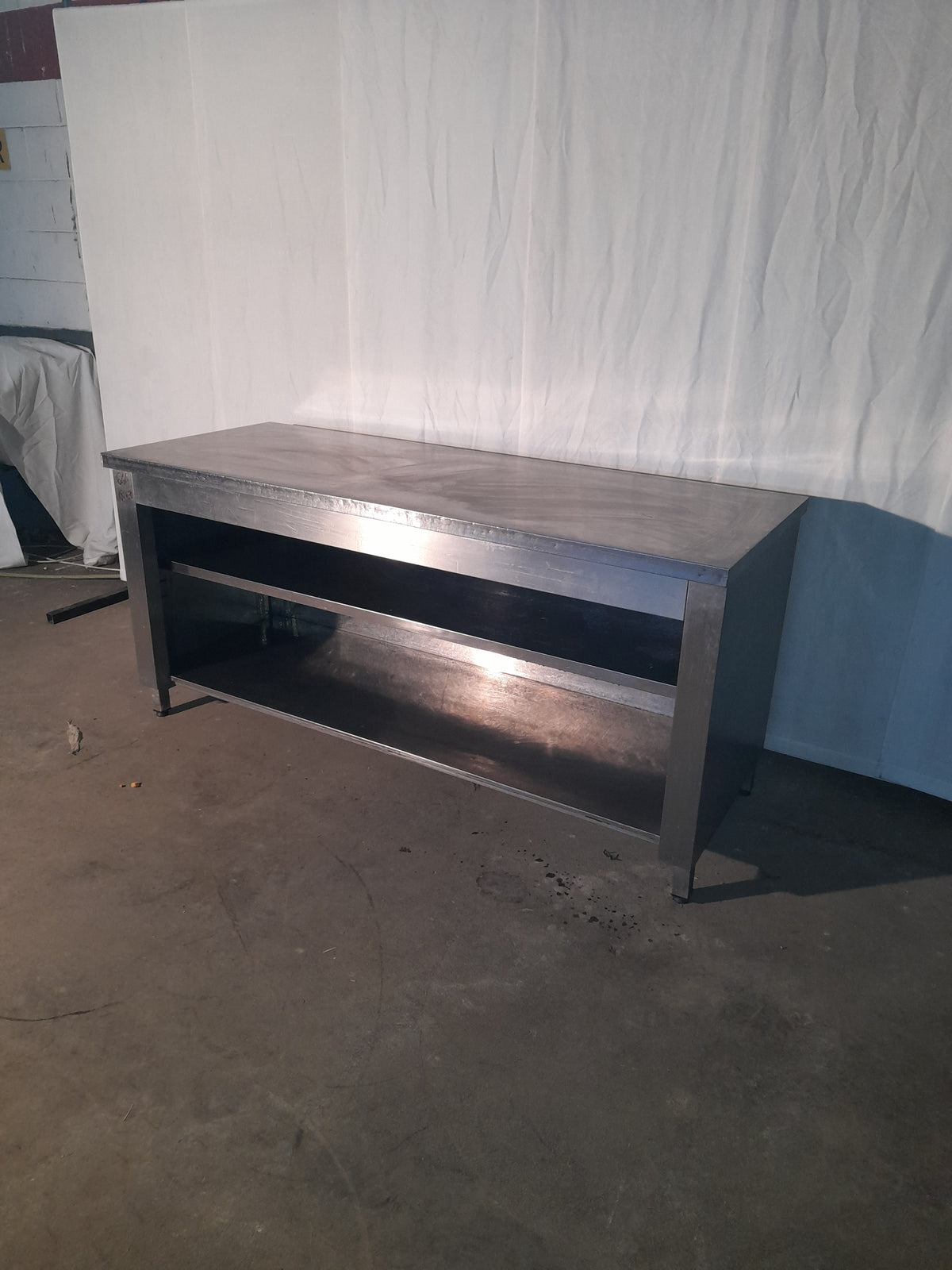 Banco inox AISI 304 con mensola interna, L 180 cm, P 70 cm, H 85 cm — usato Attrezzatura da ristorazione usata Sd Service Store