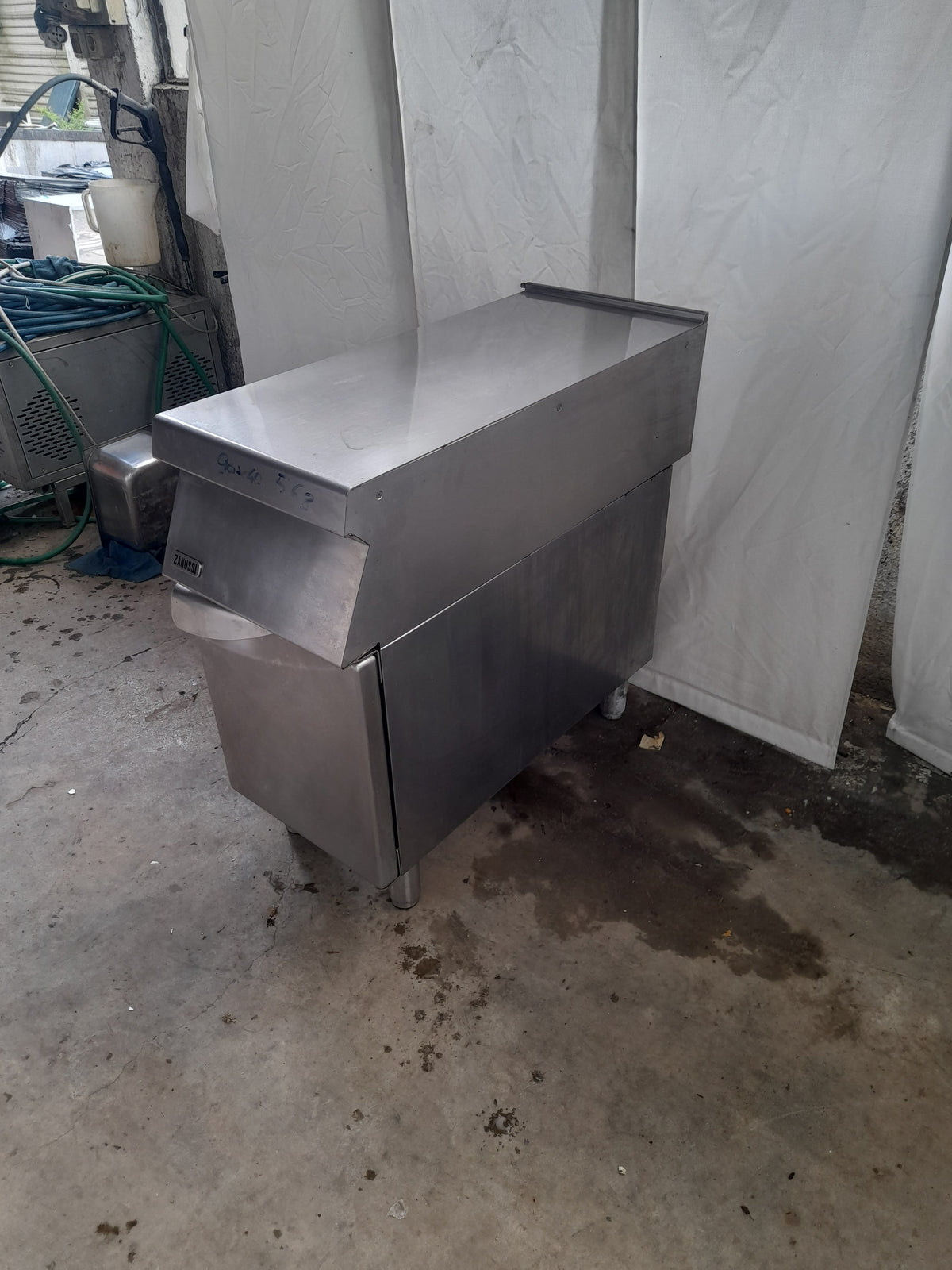 Banco inox AISI 304, L 40 cm, P 90 cm, H 85 cm — usato Attrezzatura da ristorazione usata Sd Service Store