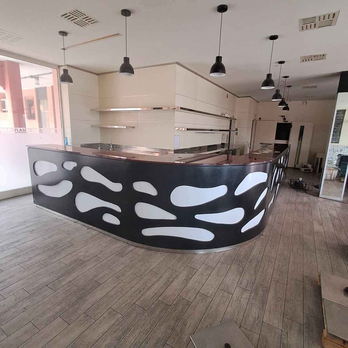 Banco bar a L con retrobanco e frigoriferi — usato Attrezzatura da ristorazione usata Sd Service Store