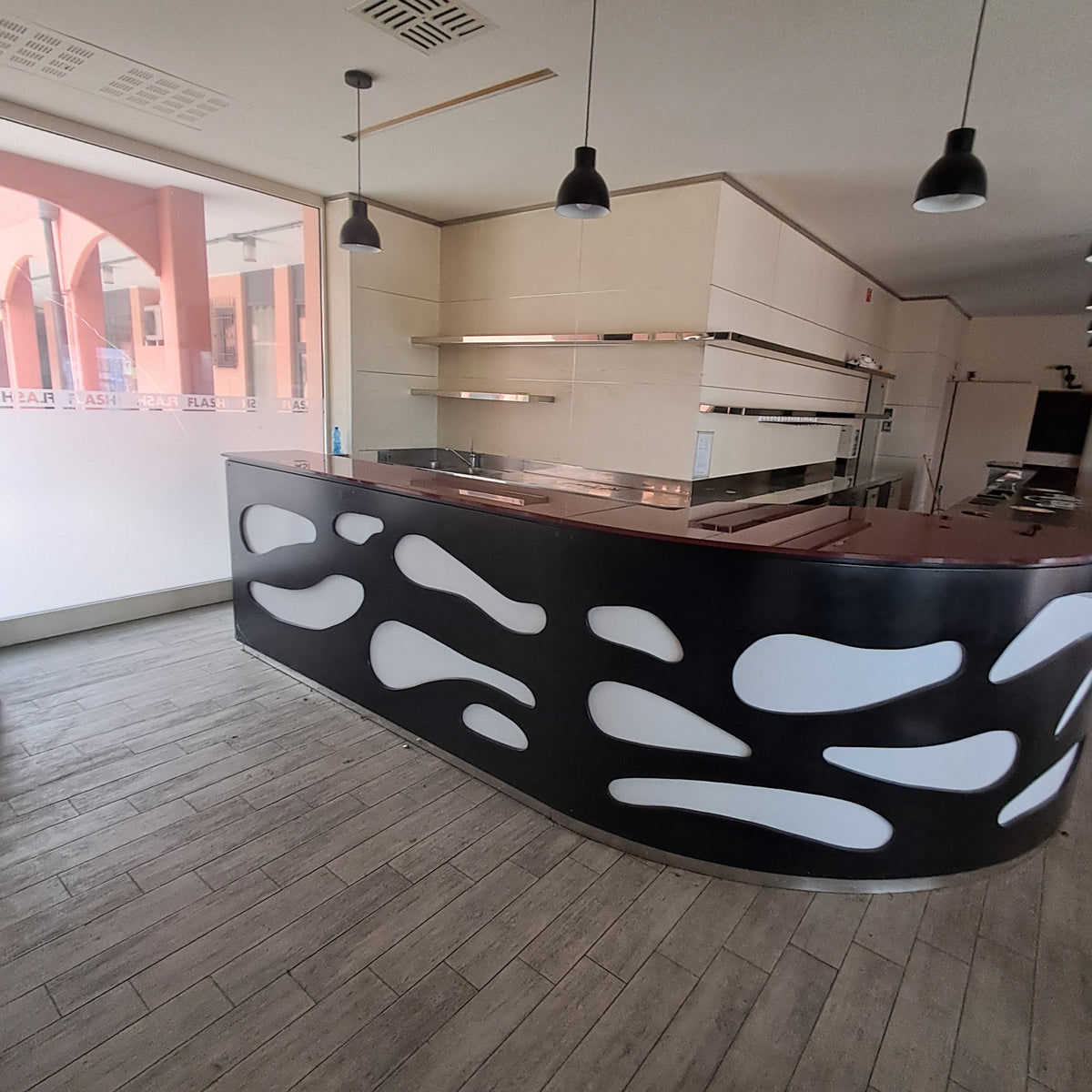 Banco bar a L con retrobanco e frigoriferi — usato Attrezzatura da ristorazione usata Sd Service Store