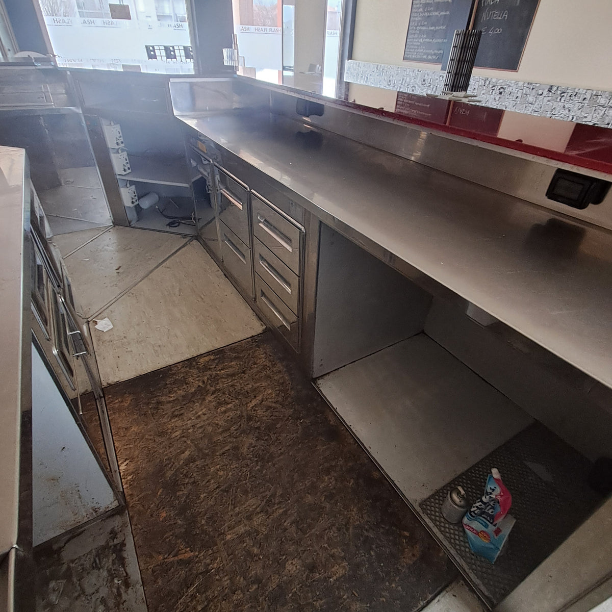 Banco bar a L con retrobanco e frigoriferi — usato Attrezzatura da ristorazione usata Sd Service Store
