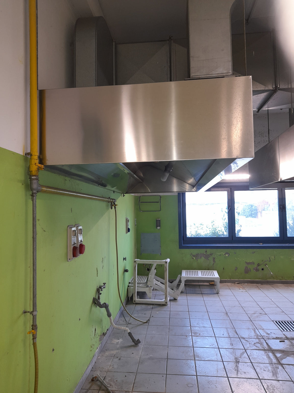 Cappa aspirante inox AISI 304, L 320 cm, P 130 cm, H 50 cm, senza motore — usata Attrezzatura da ristorazione usata Sd Service Store