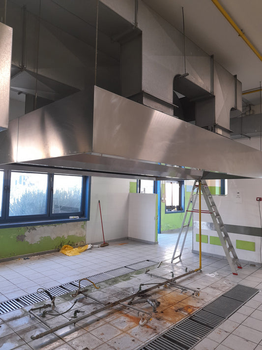Cappa aspirante inox AISI 304, L 400 cm, P 130 cm, H 50 cm — usata Attrezzatura da ristorazione usata Sd Service Store