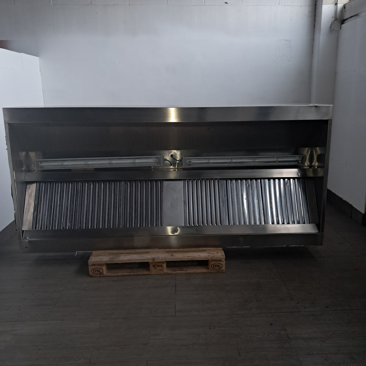 Cappa aspirante inox AISI 304, L 280 cm, P 130 cm, H 45 cm, senza motore — usata Attrezzatura da ristorazione usata Sd Service Store