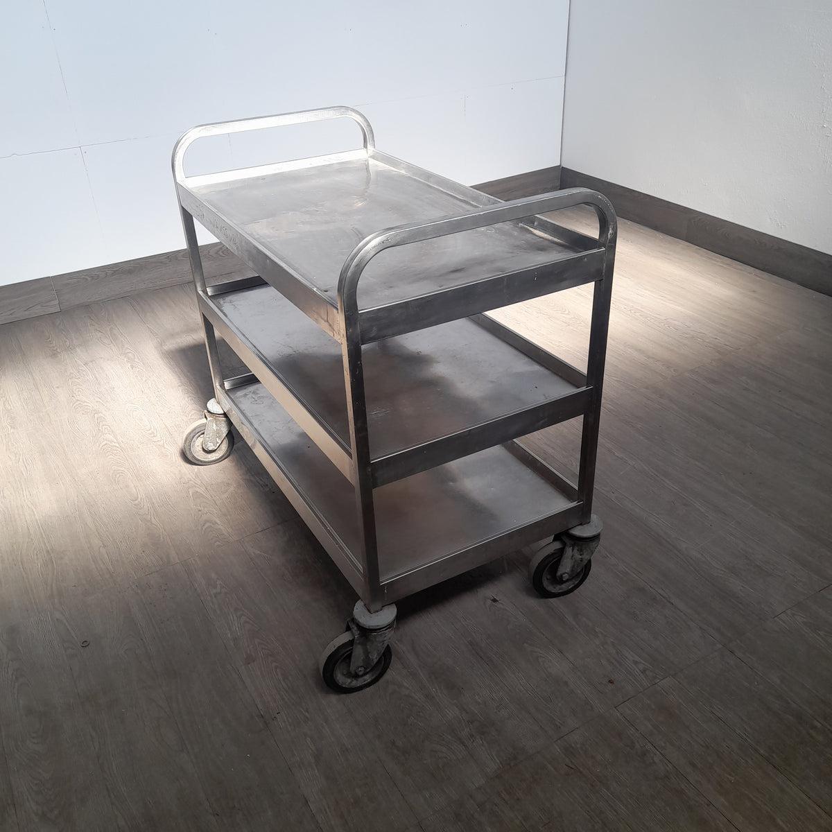 Carrello di servizio in acciaio inox AISI 304, L 120 cm, P 55 cm, H 84 cm — usato Attrezzatura da ristorazione usata Sd Service Store