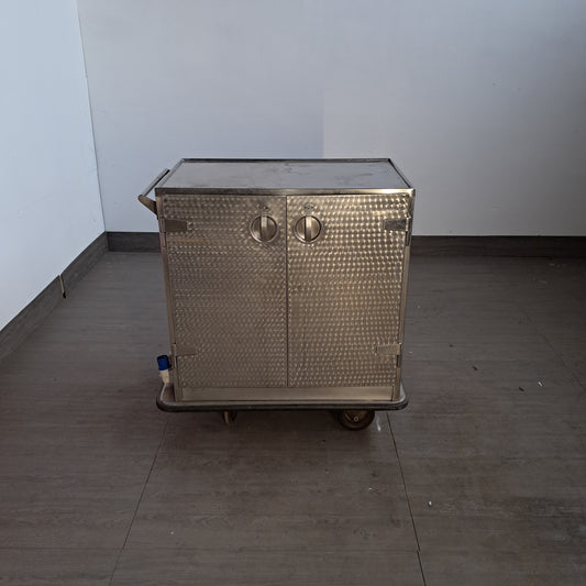 Carrello scaldapiatti elettrico con 2 sportelli, mensole interne e ruote, 220 V, L 95 cm, P 60 cm, H 102 cm — usato Attrezzatura da ristorazione usata Sd Service Store