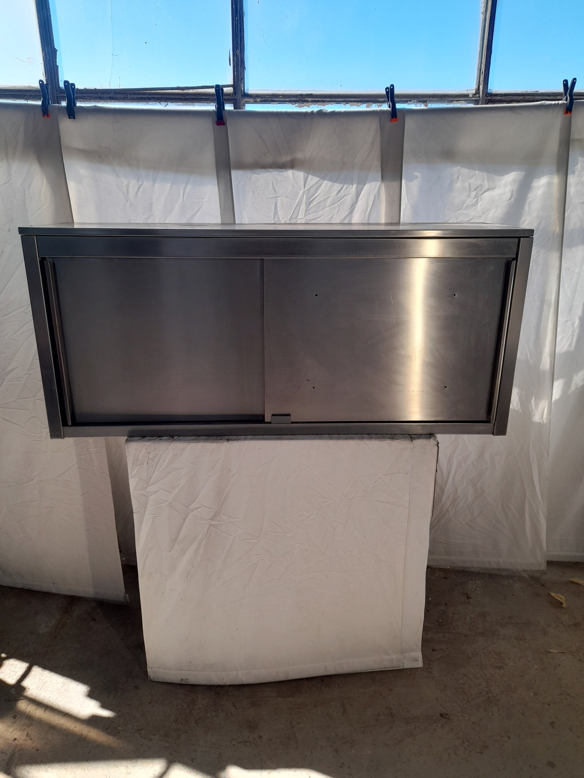 Pensile a muro inox AISI 304 senza mensola interna, L 140 cm, P 40 cm, H 62 cm — usato Attrezzatura da ristorazione usata Sd Service Store