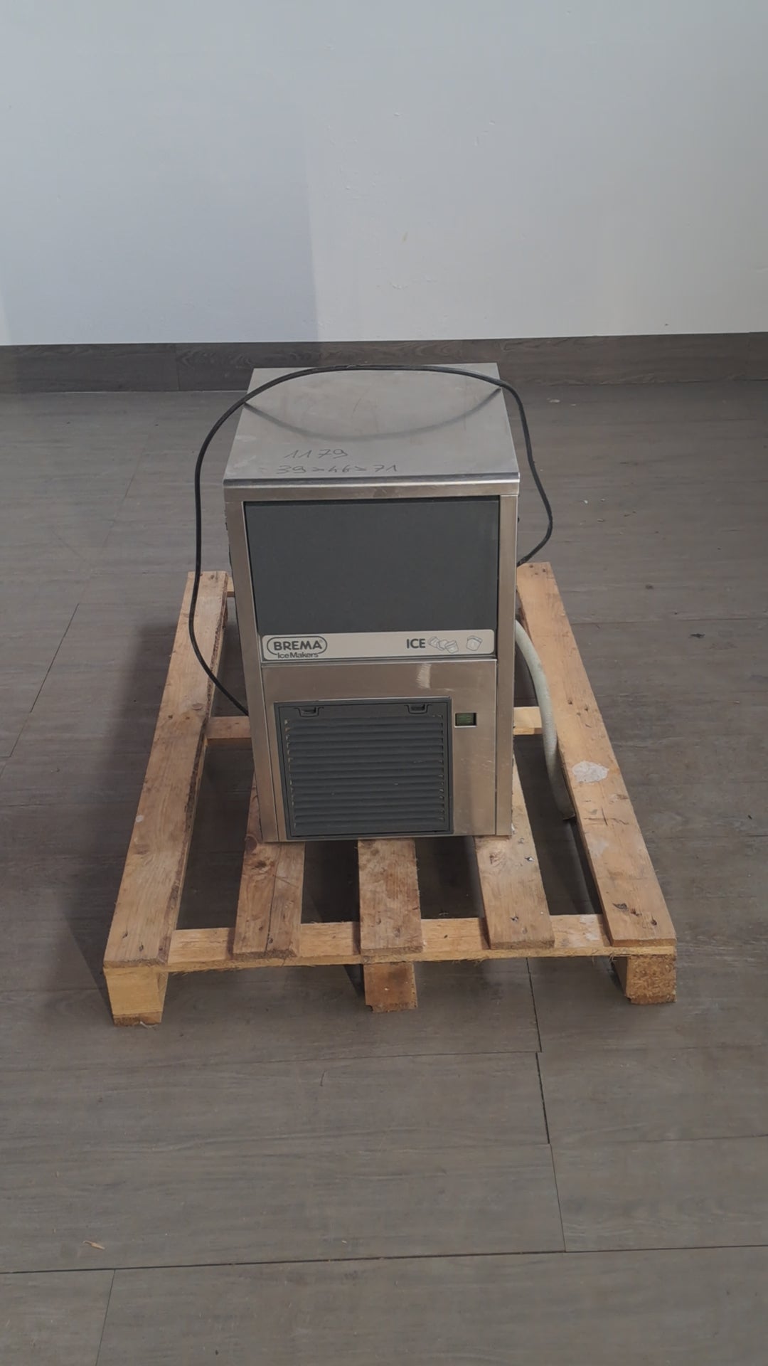 Produttore di ghiaccio Brema a cubetto pieno, 22 kg/giorno, L 39 cm, P 46 cm, H 71 cm — usato Attrezzatura da ristorazione usata Sd Service Store