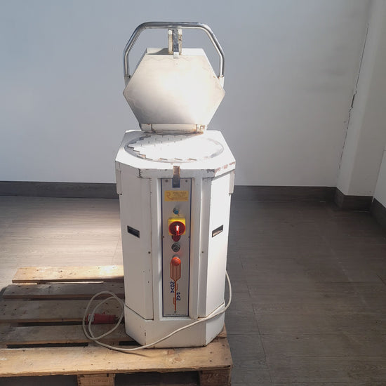 Spezzatice esagonale usata per impasto pane e pizza (37 tagli da 50 a 250 gr) corrente 380 v Attrezzatura da ristorazione usata Sd Service Store