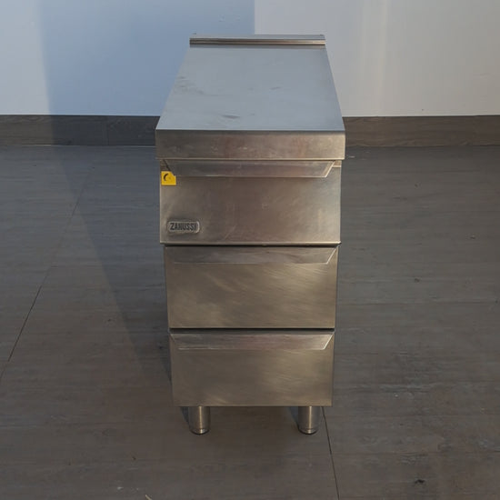 Cassettiera Zanussi in acciaio inox AISI 304 con 3 cassetti, L 90 cm, P 40 cm, H 85 cm — usata Attrezzatura da ristorazione usata Sd Service Store