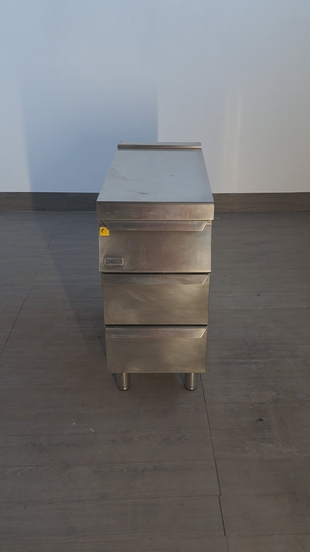 Cassettiera Zanussi in acciaio inox AISI 304 con 3 cassetti, L 90 cm, P 40 cm, H 85 cm — usata Attrezzatura da ristorazione usata Sd Service Store