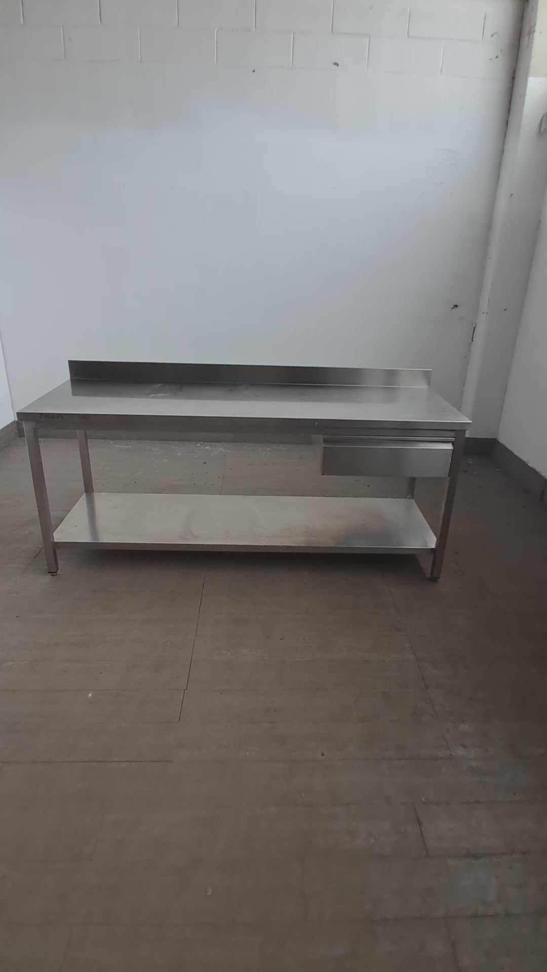 Tavolo in acciaio inox AISI 304 con 1 cassetto, L 200 cm, P 70 cm, H 85 cm — usato Attrezzatura da ristorazione usata Sd Service Store