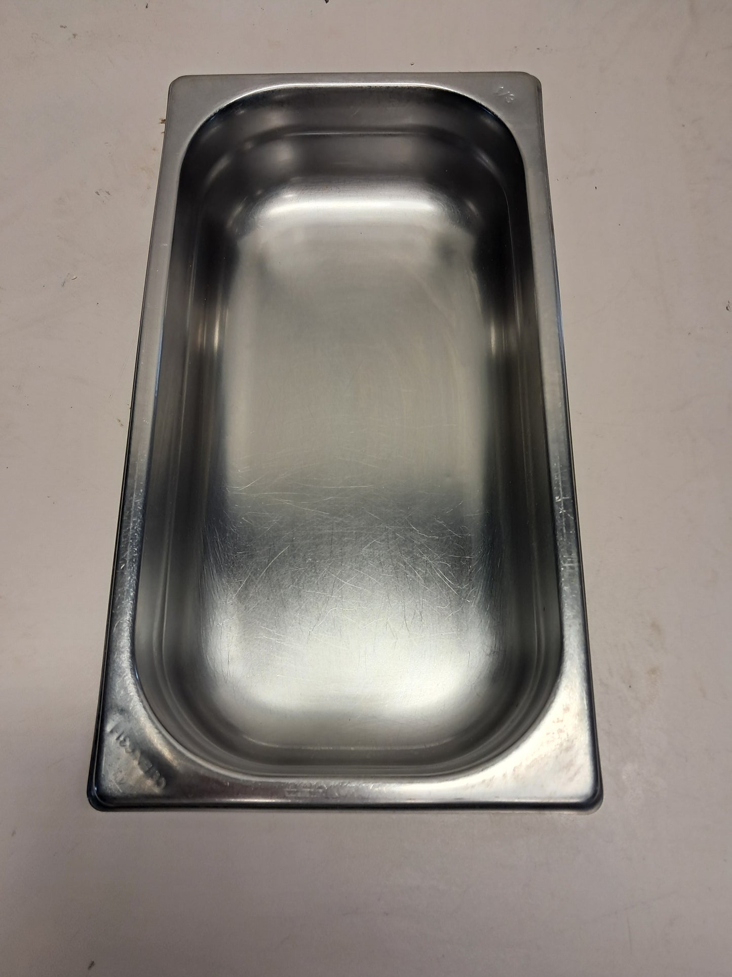 Teglia gastronorm GN 1/3, 32x17,5cm, H 6cm, usata per la ristorazione Attrezzatura da ristorazione usata Sd Service Store