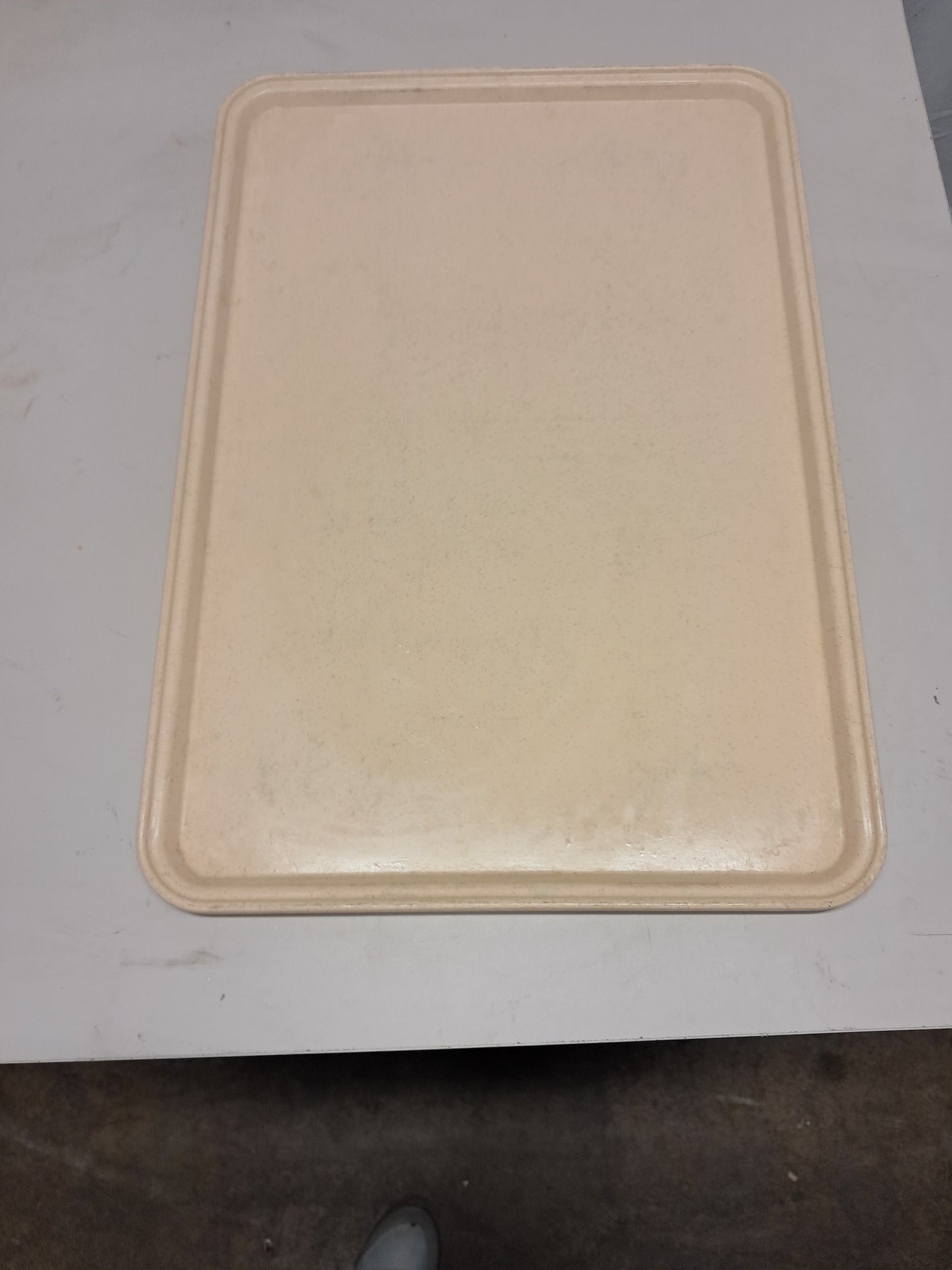 Vassoio in plastica, 53×37 cm, usato per la ristorazione Attrezzatura da ristorazione usata Sd Service Store