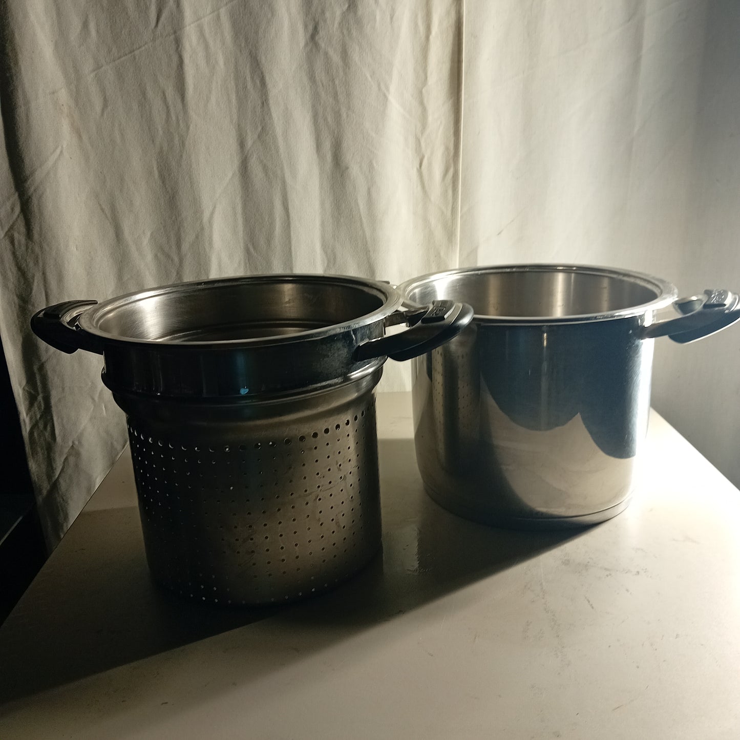 Pentola usata in acciaio inox 18/10 a induzione, con scolapasta, diametro 28cm, altezza 22cm, marca Mondial Casa Ristorazione Sd Service Store