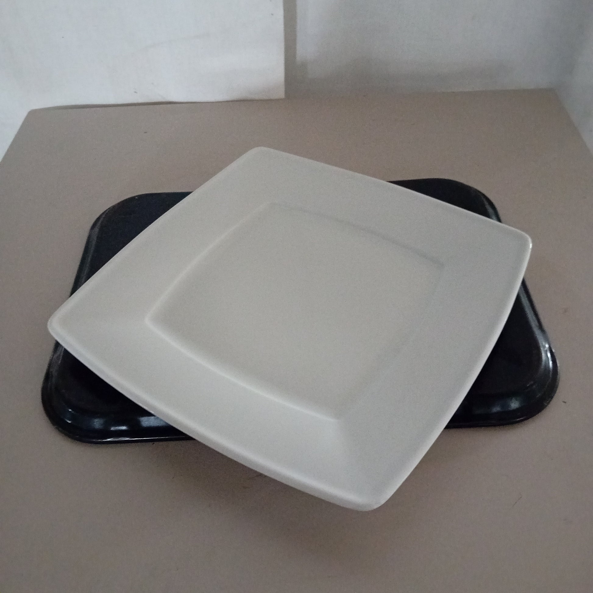 Piatto piano usato in porcellana marca Lubiana 32x32cm Ristorazione Sd Service Store