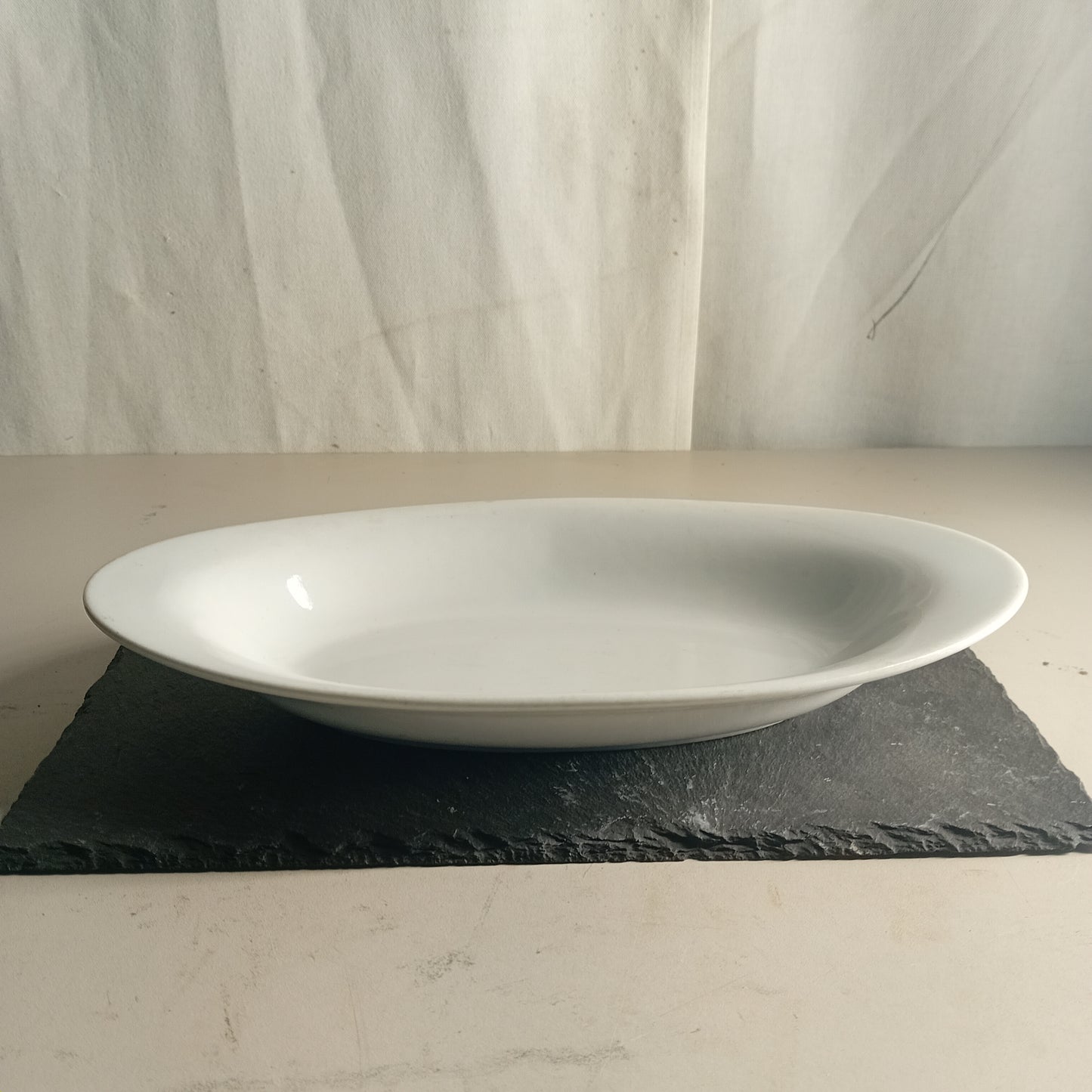 Piatto piano usato in porcellana lunghezza 30 cm marca Saturnia Ristorazione Sd Service Store