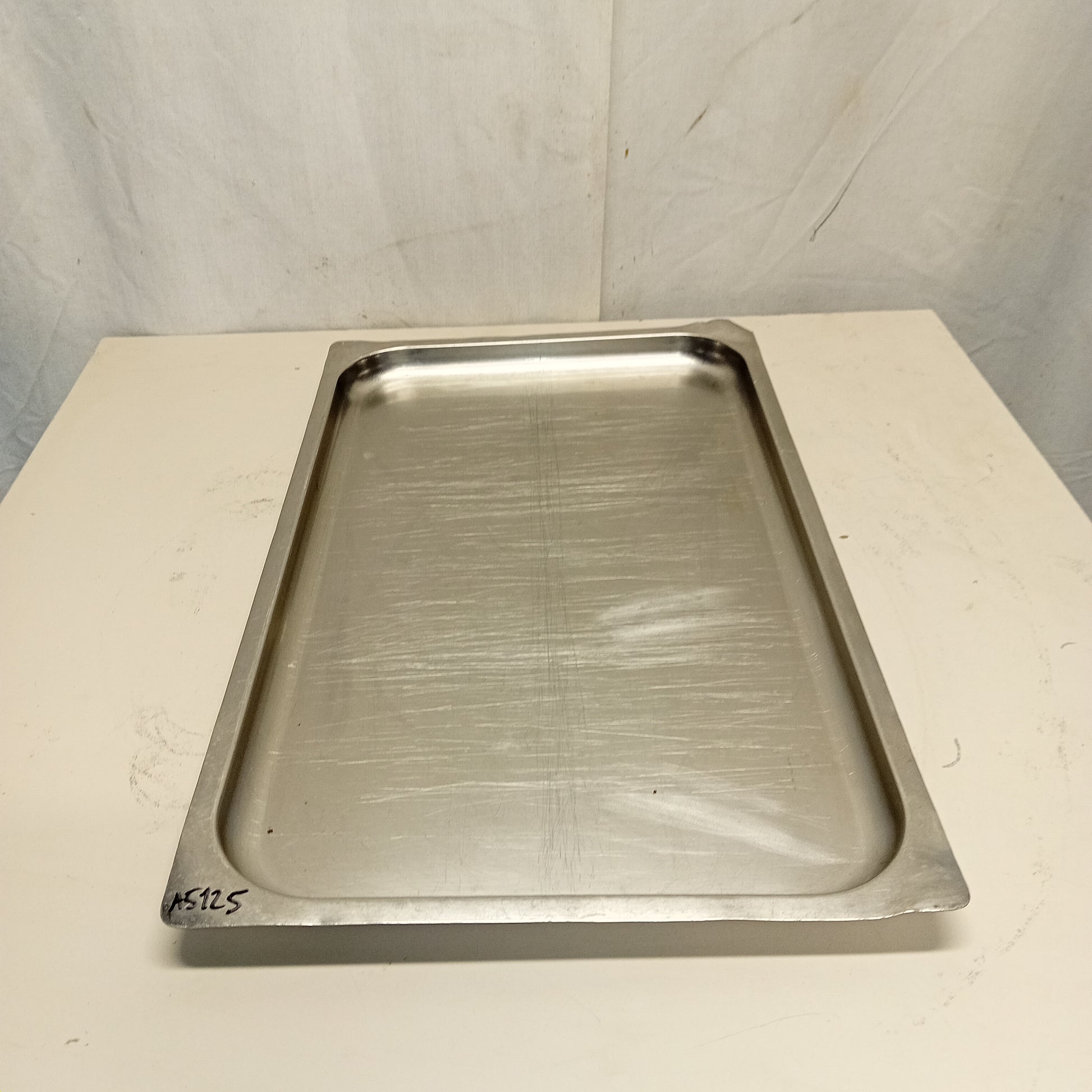 Contenitore gastronorm, 53×32 cm; H 3 cm, usato per la ristorazione Attrezzatura da ristorazione usata Sd Service Store